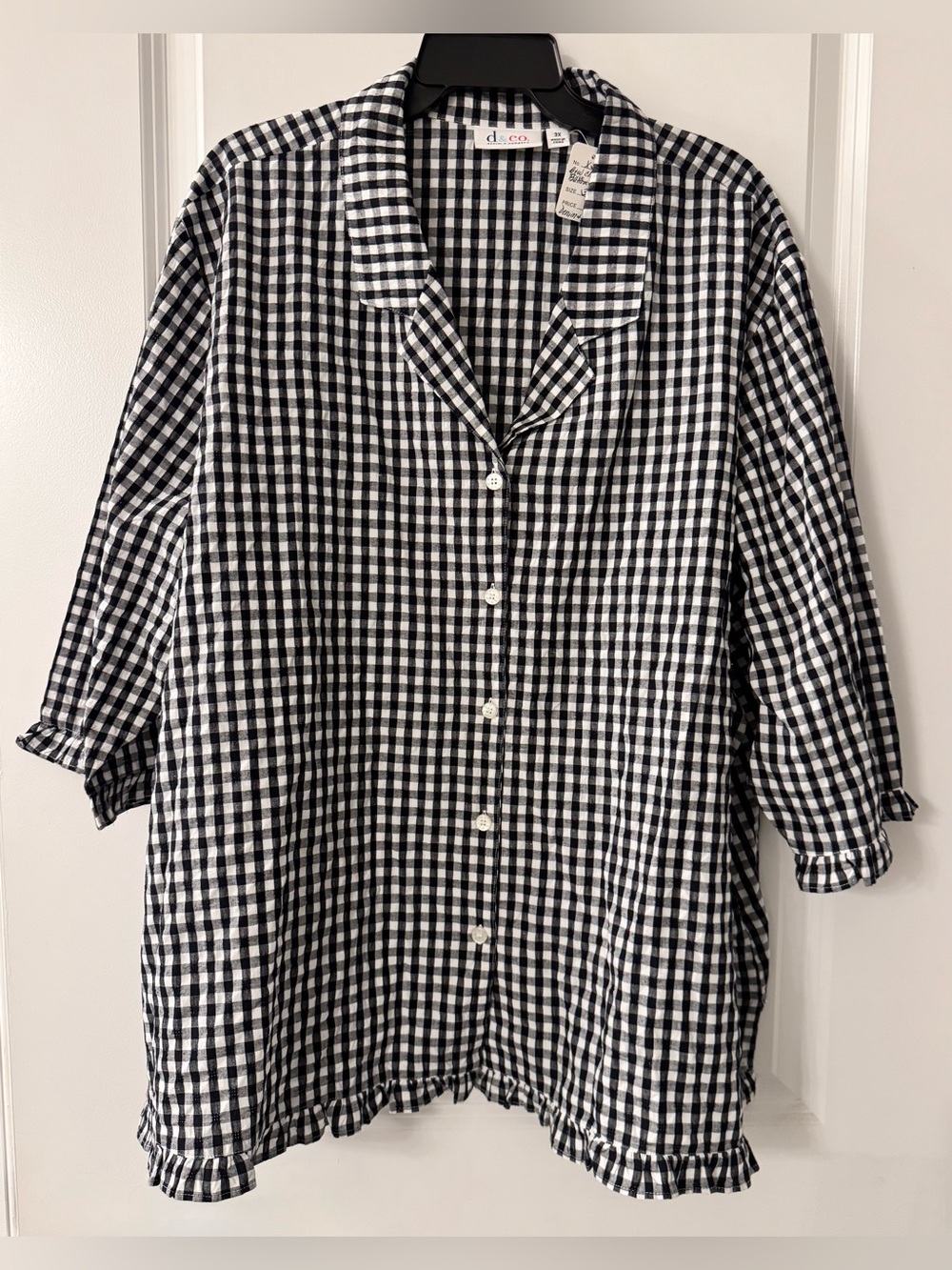 #x571 Denim + Company Black & White Checkered Searsucker Textured Ruffle Blouse